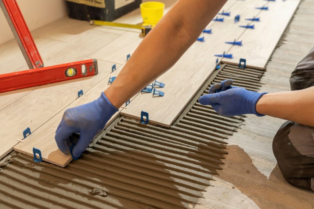 تركيب سيراميك جدران بجدة | أبو محمد للسيراميك والسباكة